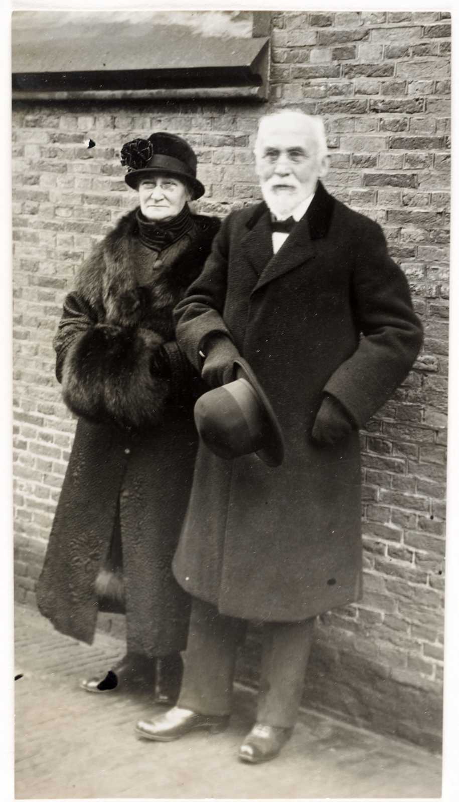 Foto van Aletta Lorentz-Kaiser en Hendrik Lorentz uit 1928.